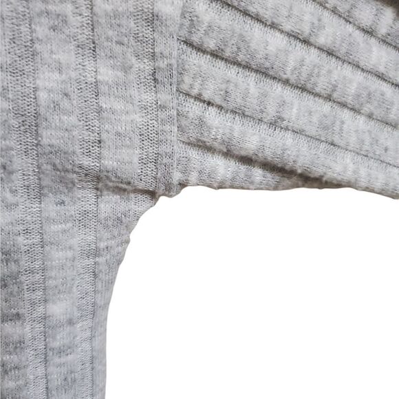 Urban outfitters out from under turtleneck - Picture 5 of 11